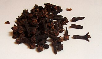 Dried clove flower buds